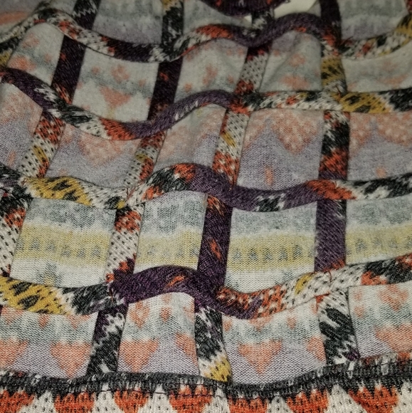 Patterned Multi-colored Back Cut Out Top - Picture 6 of 7